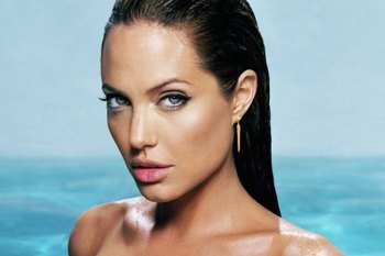 Angelia Jolie tirou seios para prevenir cancro da mama