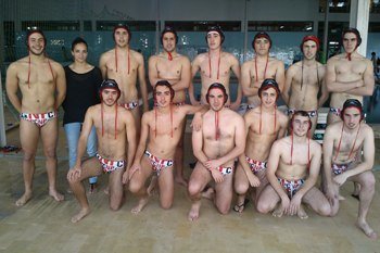 Juniores a um triunfo do título regional