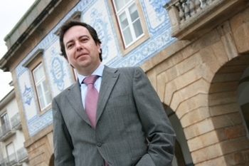 Candidato do CDS:Câmara paga para beneficiar PSD