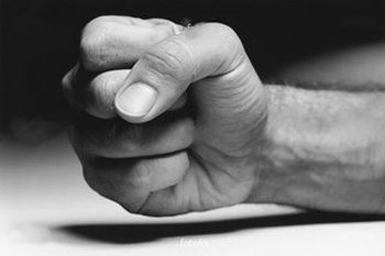 Cenas de violência entre adeptos no clássico (vídeo)